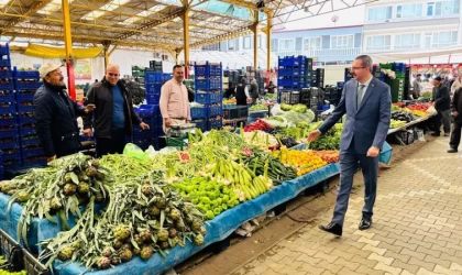 Havran Kaymakamı Enver Özderin semt pazarını ziyaret etti