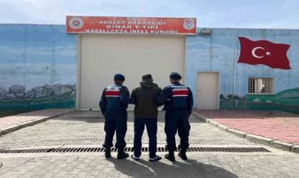 Hırsızlık suçundan aranan şahsı jandarma yakaladı