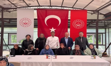 Huzurevinde renkli Anneler Günü etkinliği