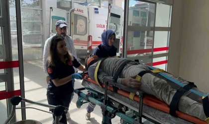 İnşaat iskelesi çöktü: 2 yaralı