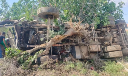 İş makinesini deviren sürücü faciayı engelledi