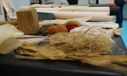 İslam Sanatları Fuarı’nda el yapımı kağıt ustası Çelik eserlerini sergiledi