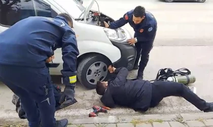 İtfaiye ekiplerinin kedi kurtarma operasyonu kamerada