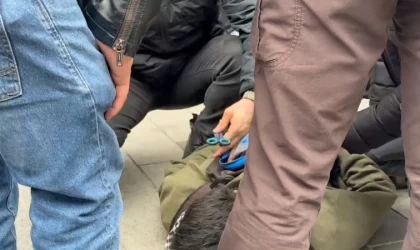 İzinsiz yürümek isteyen gruba polis müdahalesi, göstericinin çantasından makas çıktı: ”Burun kıllarımı alıyorum”