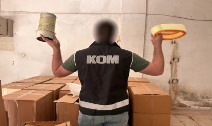 İzmir’de 42 milyon lira değerinde kaçak oto yedek parça ve akaryakıt ele geçirildi