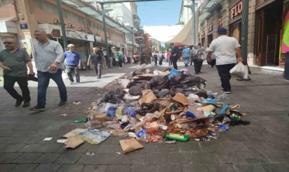 İzmir’in göbeğinde çöpten utanç manzarası