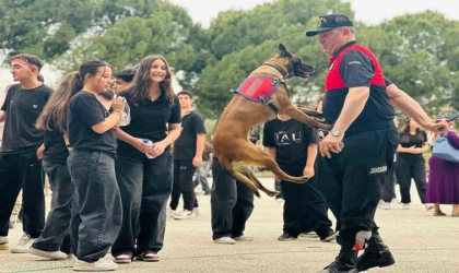 Jandarmadan lise öğrencilerine tanıtım