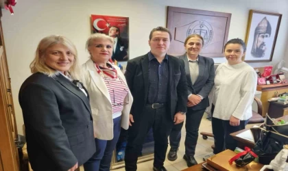 Kadın derneği yöneticileri ‘Yenidoğan çetesi’ davasının savcısını ziyaret etti