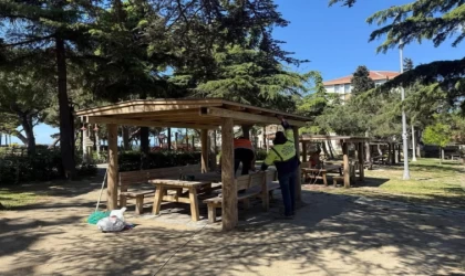 Kalepark Sosyal Tesisleri’nde kent mobilyalarına bakım ve onarım gerçekleştirildi