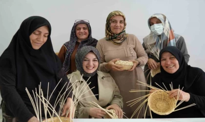 Kanser hastası kadınlar, umutlarını rattan objelere taşıdı