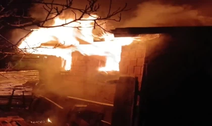 Karabük’te iki katlı ev alevlere teslim oldu