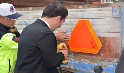 Karapınar’da çiftçilere reflektör dağıtıldı