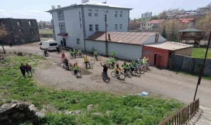 Kars’ta pedallar sağlıklı yaşam için çevrildi