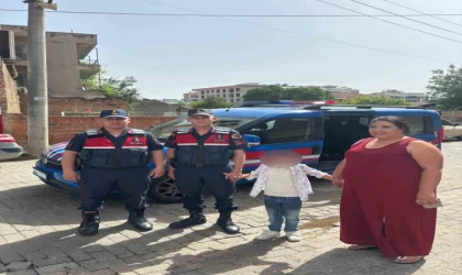 Kaybolan 8 yaşındaki çocuğu jandarma kısa sürede buldu