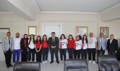 Kaymakam Özdemir sporcuları ağırladı