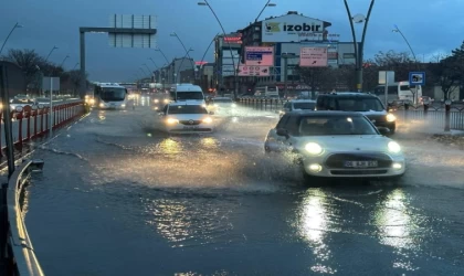 Kayseri’yi sağanak vurdu, itfaiye ekipleri teyakkuza geçti