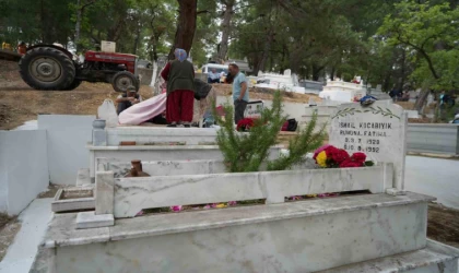 Kazdağları eteklerindeki mezarlıkta 600 yıllık Hıdırellez geleneği sürdürülüyor