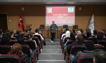 KBÜ’de düzenlenen konferansta Ozan Kuşcu gençlere seslendi