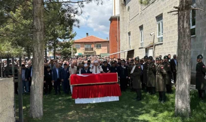 Kıbrıs Gazisi Hasan Hüseyin İncesu, askeri törenle son yolculuğuna uğurlandı