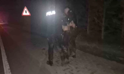 Kimlik kontrolü sırasında kaçtı, peşinden koşan polislerle beraber bataklığa düştü