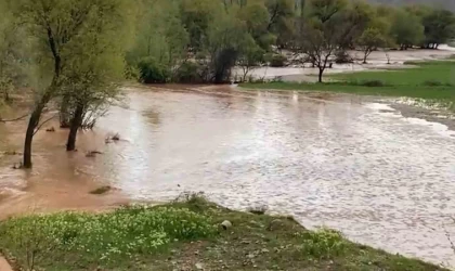 Kırıkkale’de kuvvetli sağanak: Dereler taştı, tarım arazileri zarar gördü