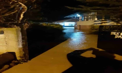 Kırşehir’de sağanak yağış sele neden oldu