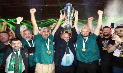 Kocaelispor, 38 maçın 21’ini kazanarak şampiyon oldu