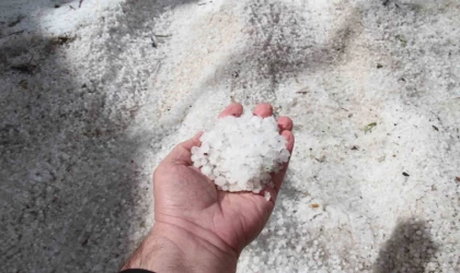 Konya’da dolu yağışı, yol ve açık alanlar beyaza büründü