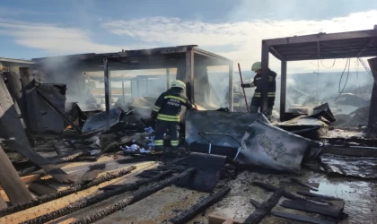 Konya’da okul inşaatında 7 konteyner yandı