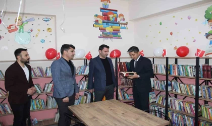 Köy okuluna kütüphane açıldı, öğrenciler kitaplarla buluştu