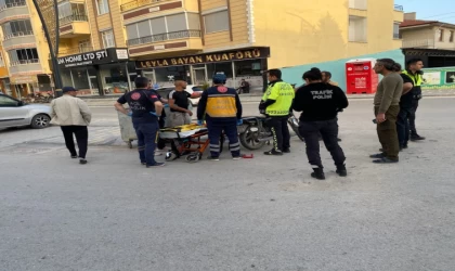 Kulu’da otomobille çarpışan motosikletli yaralandı