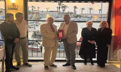 Kuşadası Ticaret Odası’nda Meclis Üyelerine plaket verildi