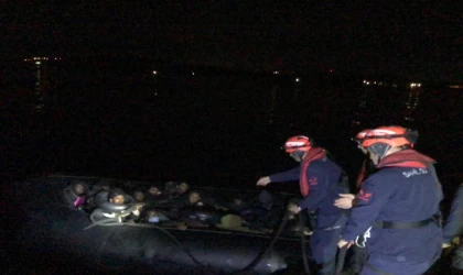 Lastik botta 48 göçmen yakalandı