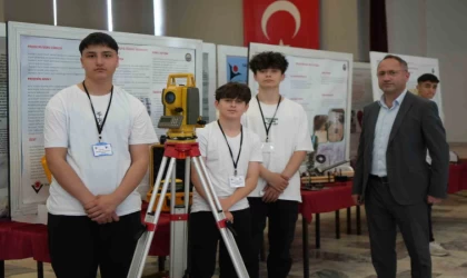 Liseli gençler projelerini sergiledi