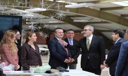 Mahir Ünal, TEKNOFEST şampiyonları ile bir araya geldi