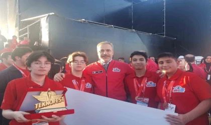 Malatyalı öğrenciler Teknofest 2025 Kıbrıs Finalleri’nden Türkiye Şampiyonu olarak döndü