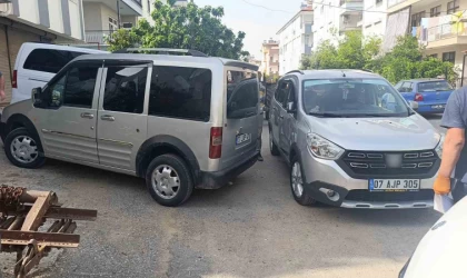 Manavgat’ta hafif ticari araç ile otomobil çarpıştı: 1 yaralı
