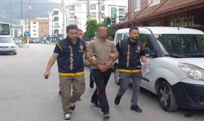 Manisa’da 13 araca zarar veren şüpheli yakalandı