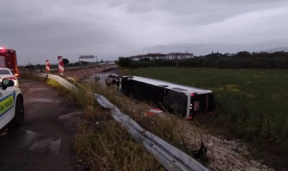 Manisa’da yolcu otobüsü şarampole yuvarlandı: 10 yaralı