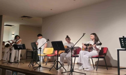 Mesir Ortaokulu öğrencilerinden unutulmaz müzik şöleni