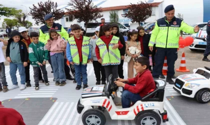 Minik yürekler büyük kahramanlarla buluştu