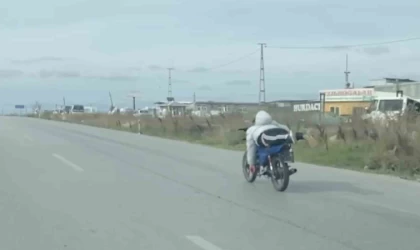 Motosiklet sürücüsü trafik kurallarına meydan okudu