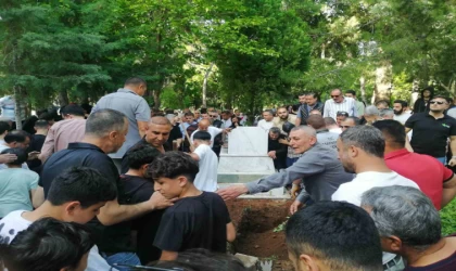 Motosikletin çarpması sonucu hayatını kaybeden 12 yaşındaki çocuk toprağa verildi