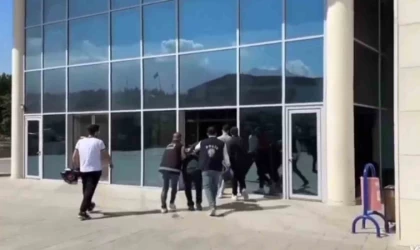 Motosikletin plakasını bantlayarak kadınları taciz eden şahıs yakalandı