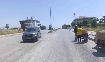 Motosikletiyle hafif ticari araca çarptı: 1 yaralı