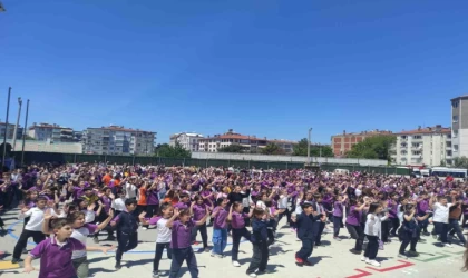Mudanya’da 820 öğrenci zumba yaptı