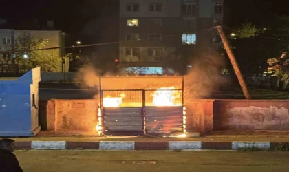 Muratlı Belediyesi’ne ait konteyner alev alev yandı