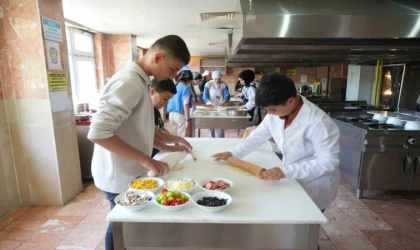 Muş’ta beceri atölyesi açıldı: Öğrenciler mesleklerle tanışıyor