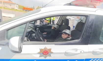 Niğde’de öğrenciler ve sürücülere trafik eğitimi verildi