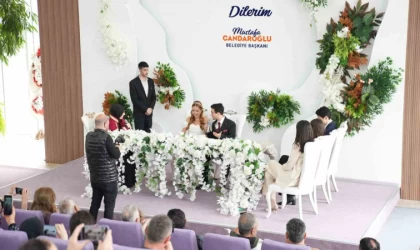 Nikah salonunda ilk önce kız istendi, ardından nikah kıyıldı